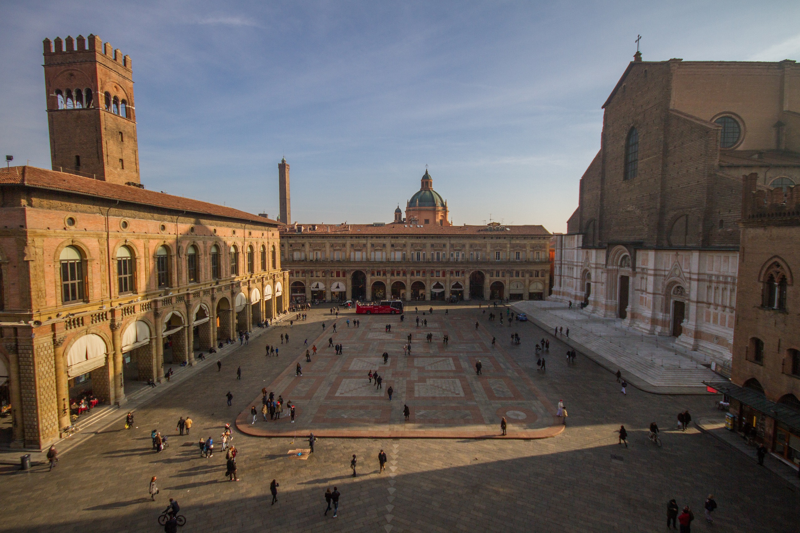 Bologna PiazzaMaggiore | Banca Valsabbina